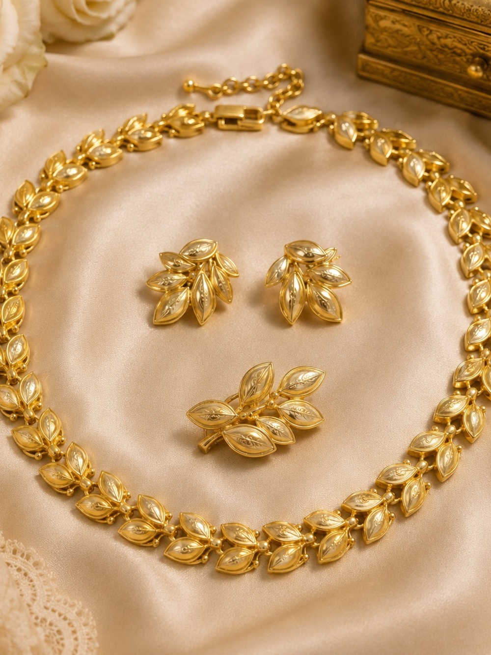 Monet matching elegant matching necklace brooch clip on earrings - Picture 3 of 6